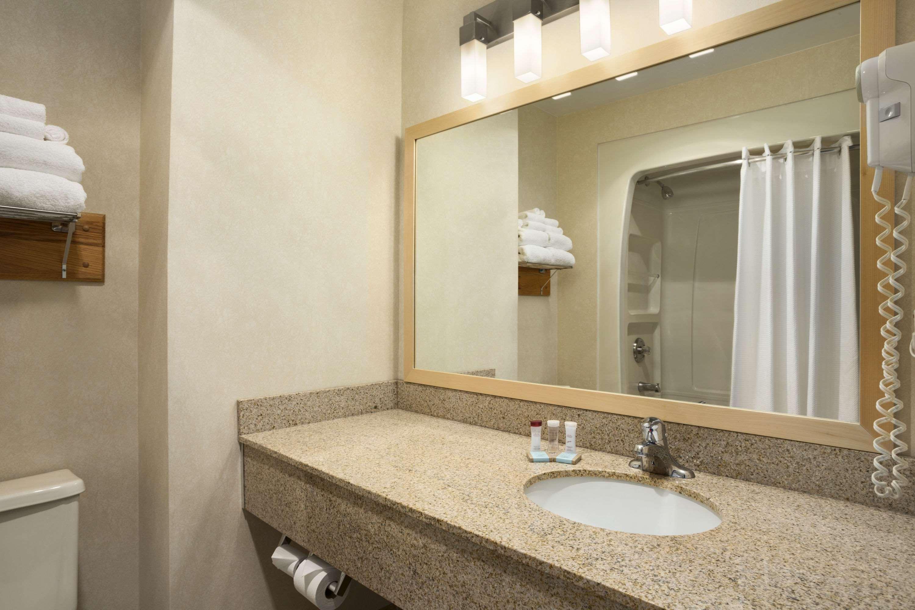Travelodge By Wyndham Chatham Ngoại thất bức ảnh