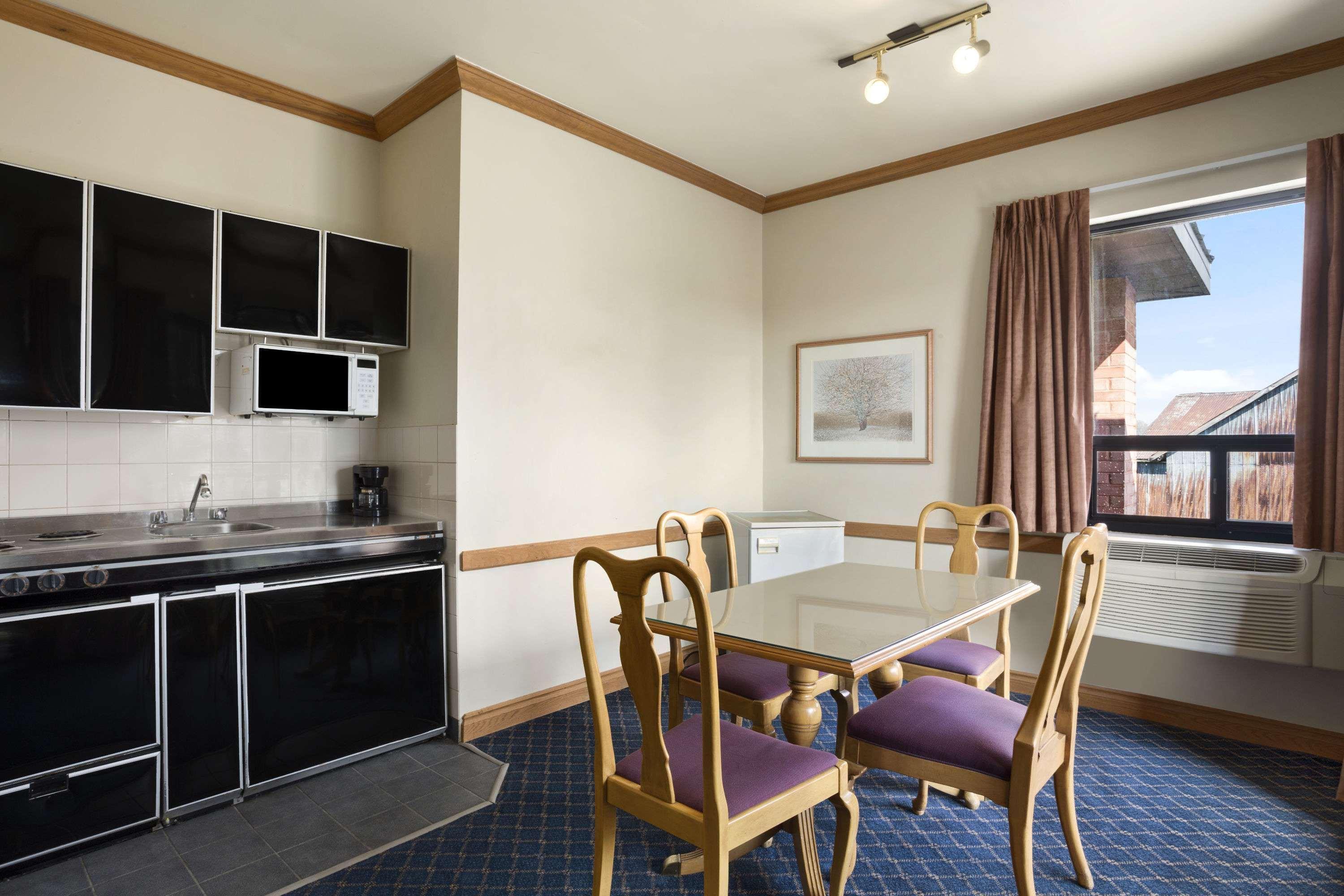 Travelodge By Wyndham Chatham Ngoại thất bức ảnh