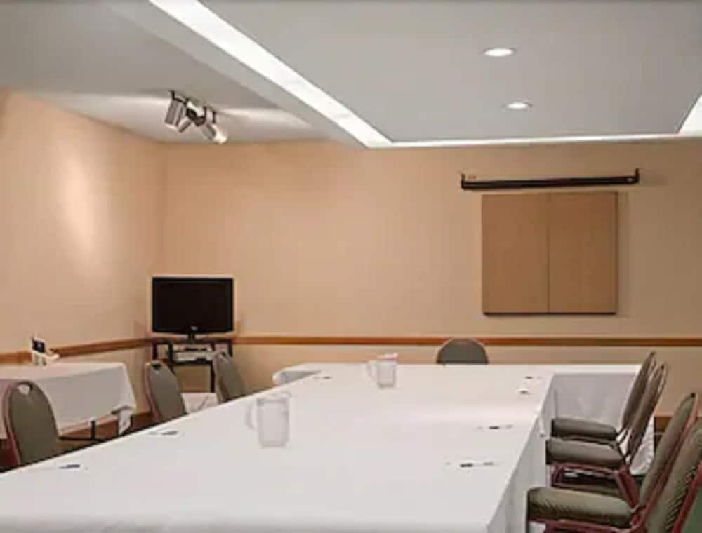 Travelodge By Wyndham Chatham Ngoại thất bức ảnh