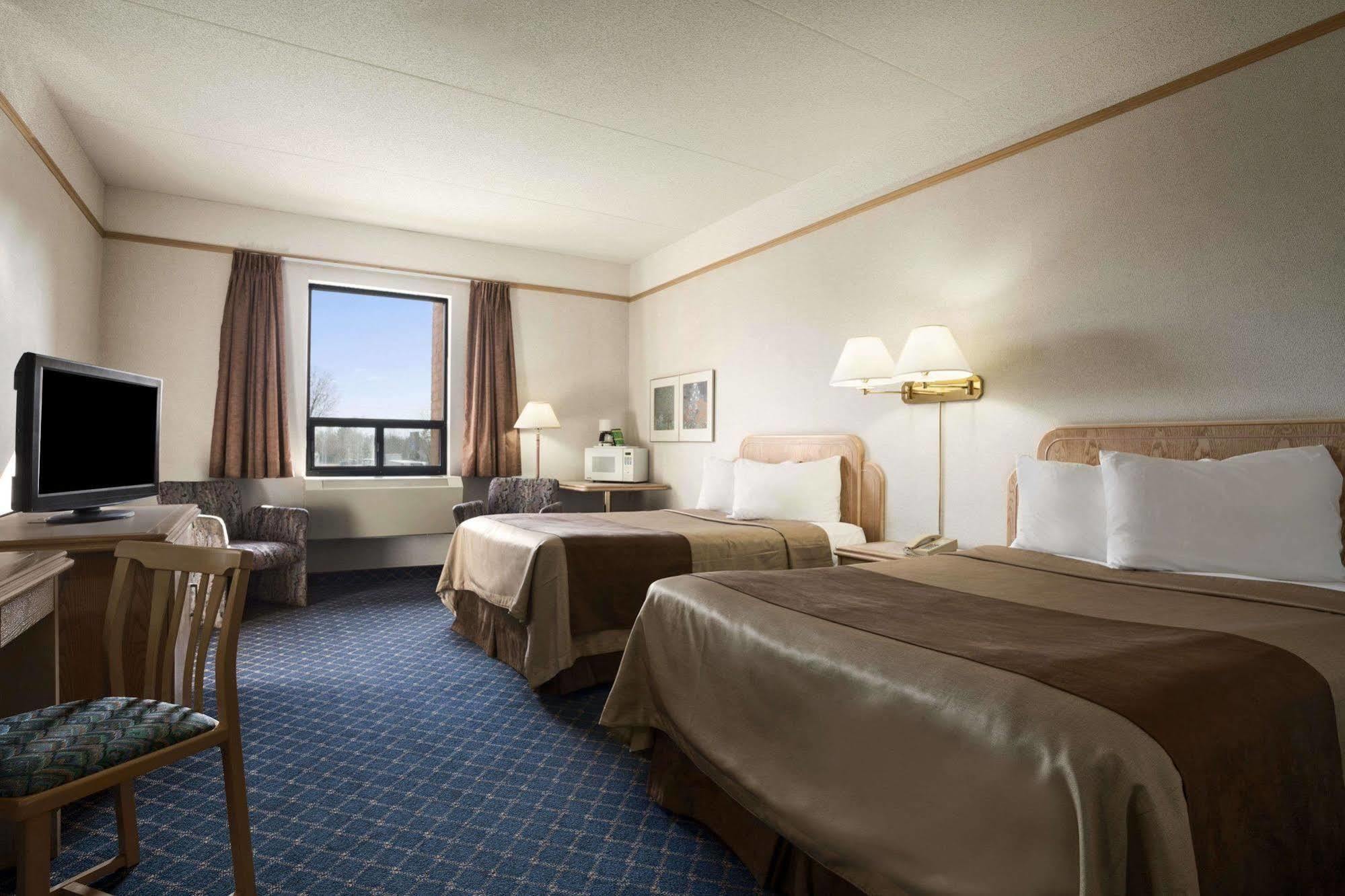 Travelodge By Wyndham Chatham Ngoại thất bức ảnh